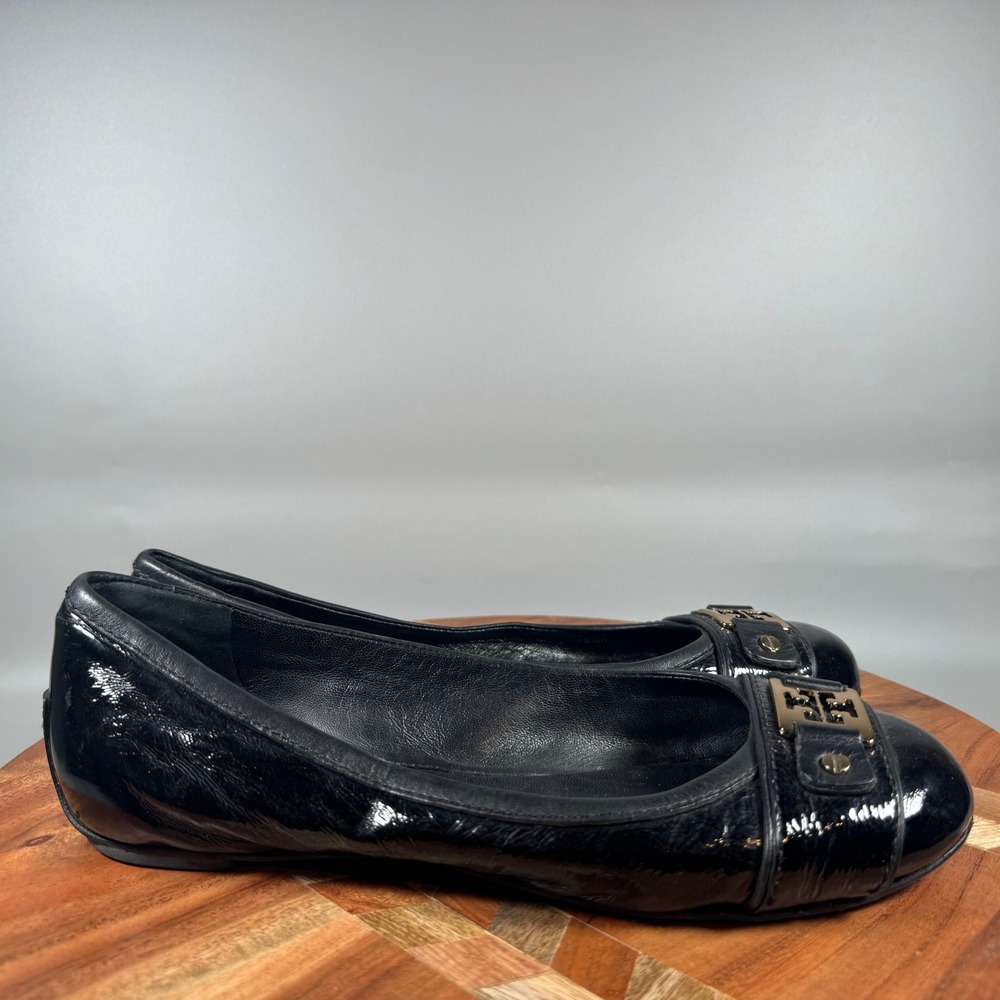 Tory Burch Black Patent Leather Ballet Flats Gold Buckle Logo Size 8.5M Brazil